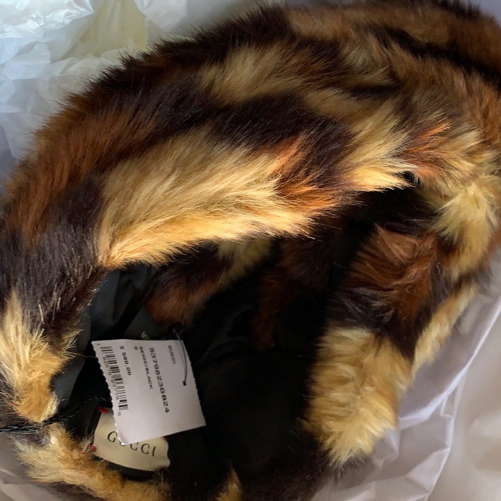 ⛔️SOLD⛔️Authentic GUCCI Leopard Faux fur turns - Picture 8 of 8